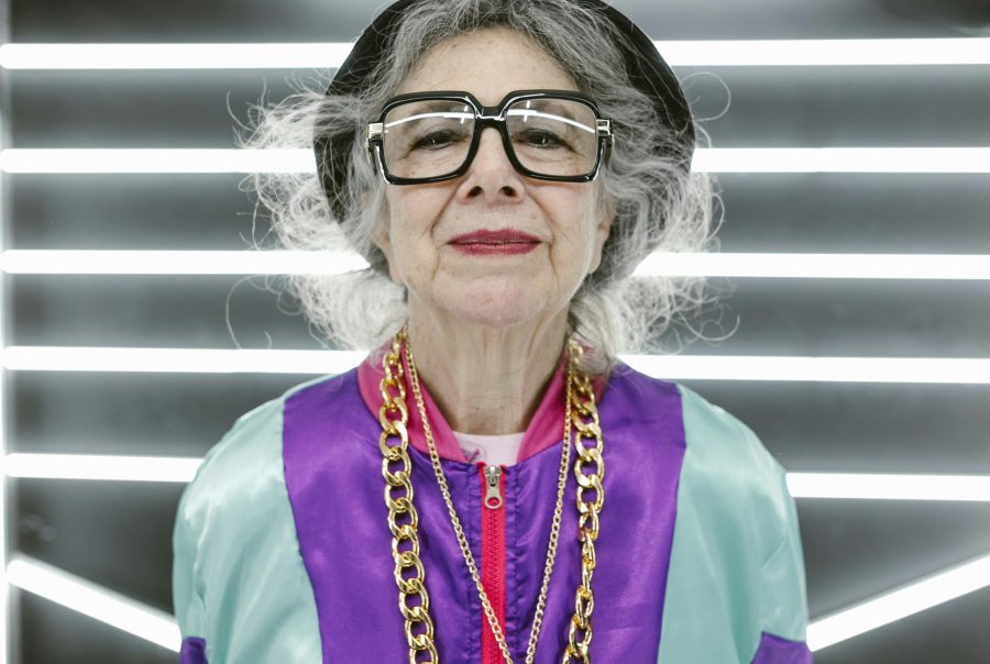 Avoid flashy jewelry